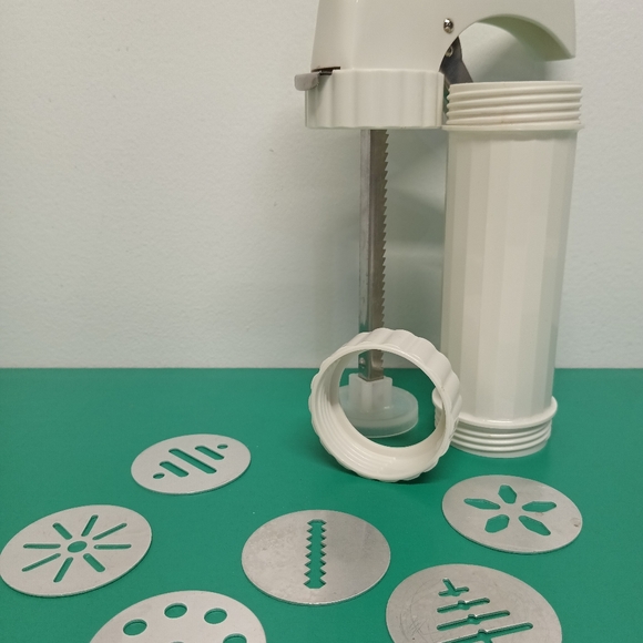 Cookie and Decorator cake set & Maker cookies 6 discs & 6 Nozzle vintage - Picture 6 of 8